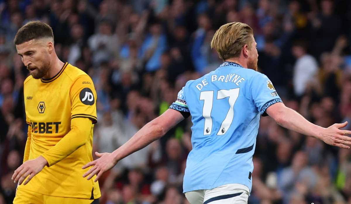 de Bruyne merayakan gol ke gawang Wolves temp